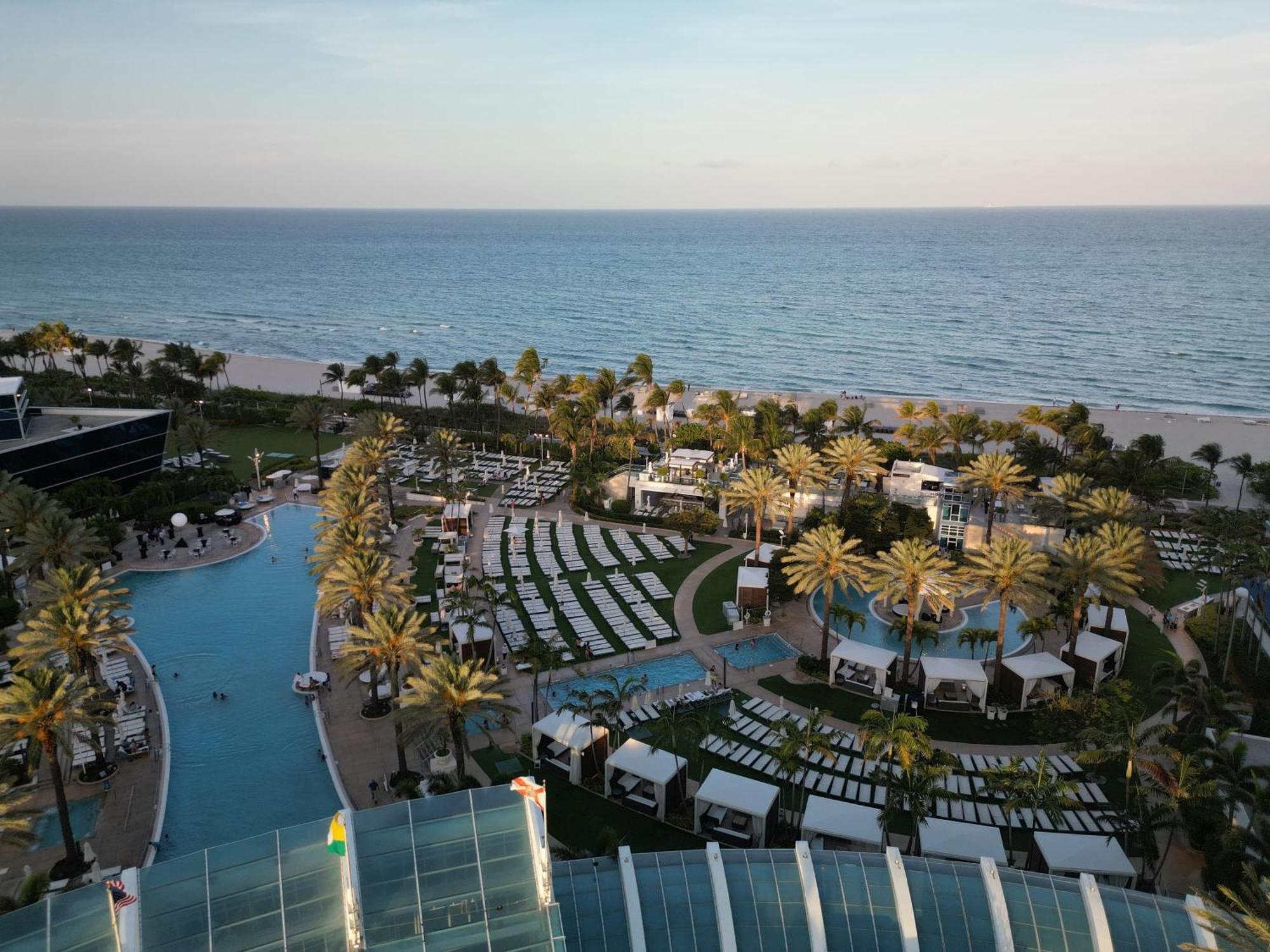 Fontainebleau Resort Balcony W Ocean And City View 마이애미 비치 외부 사진